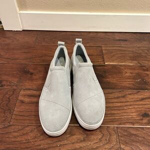 Brand New Women’s 9.5 Toms